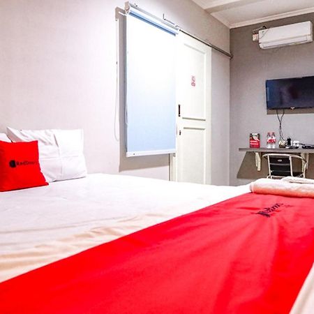 Reddoorz @ Citraland Surabaya Hotel Kültér fotó