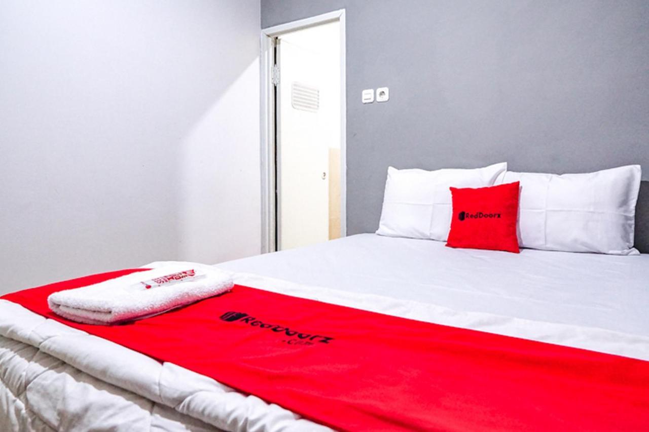 Reddoorz @ Citraland Surabaya Hotel Kültér fotó
